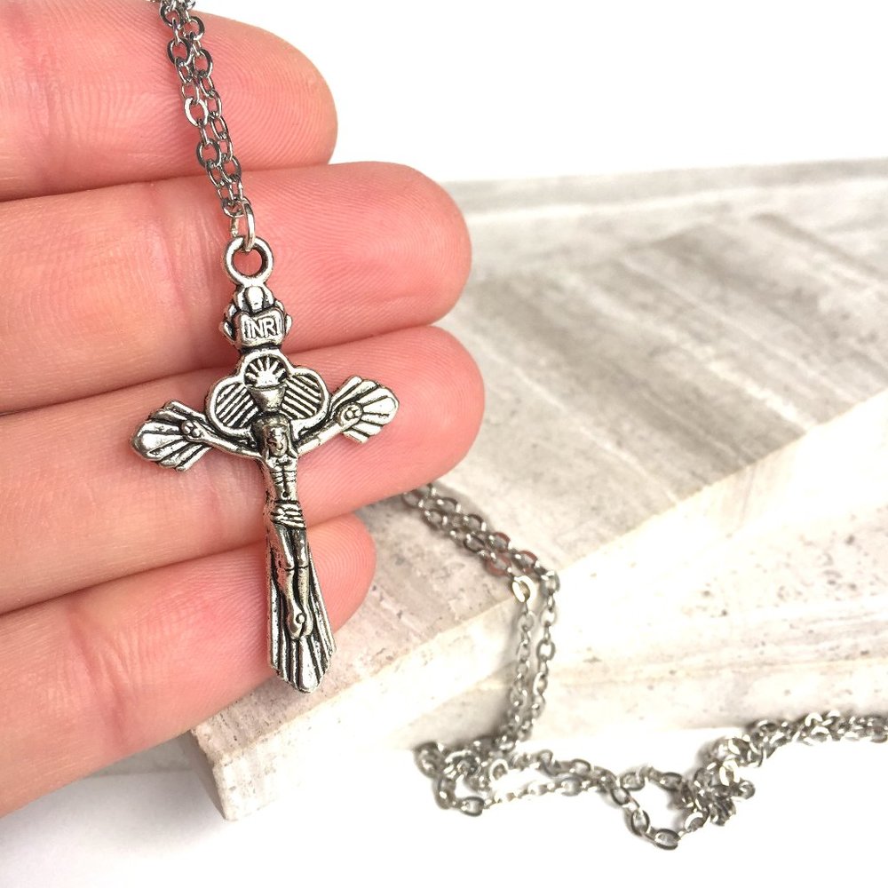 Silver Cross Crucifix Necklace — Sun burst Style